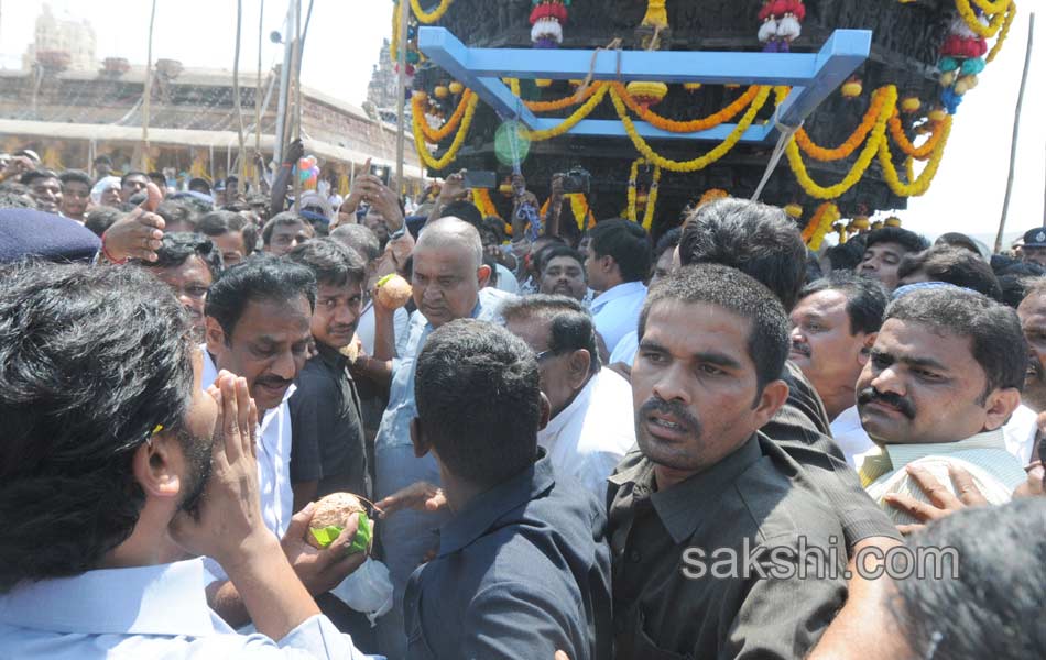 YS jagan visit kodanda ram rathosthavam - Sakshi11