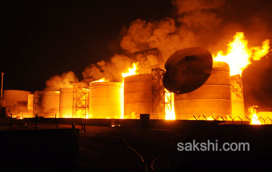 Fire breaks out at Visakhapatnam bio diesel plant fire15