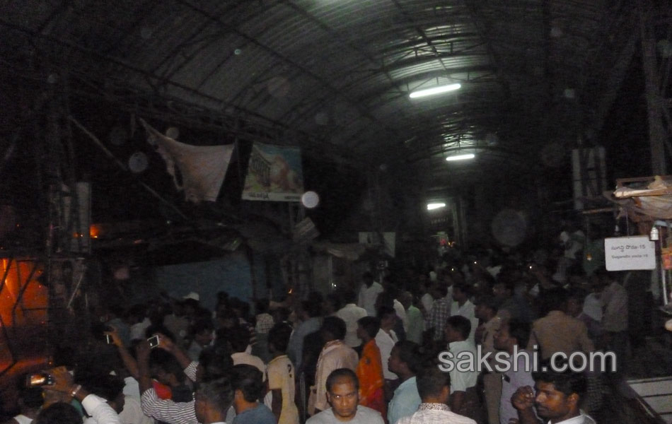 srikalahasti temple premises fire accident6