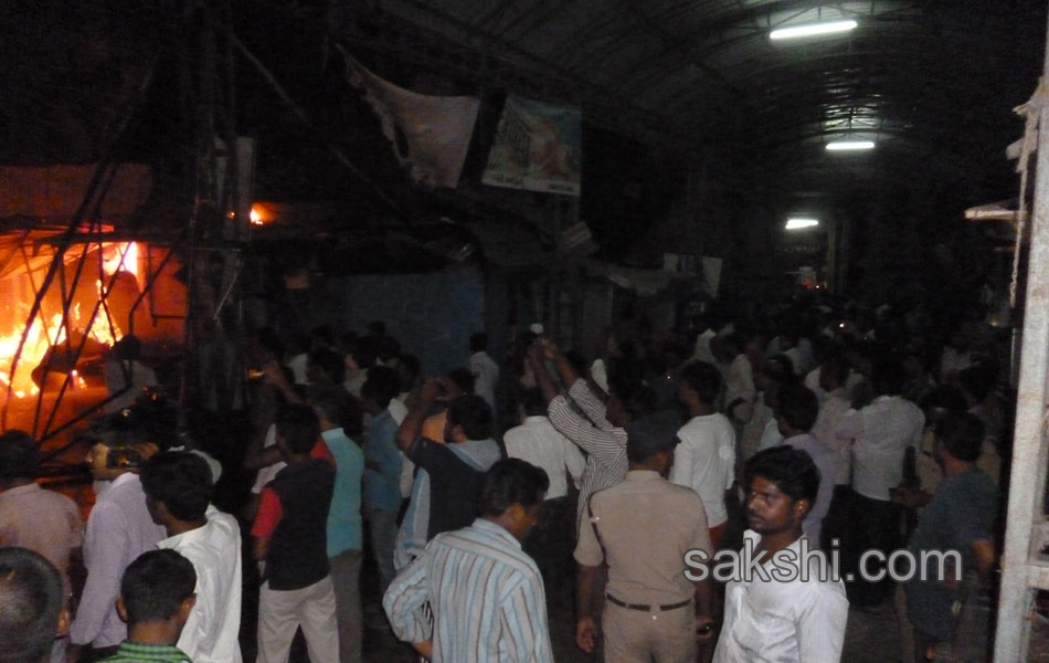 srikalahasti temple premises fire accident7