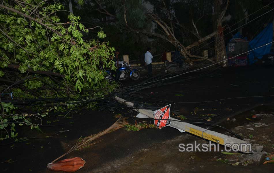 Heavy rains disrupt Hyderabad - Sakshi3