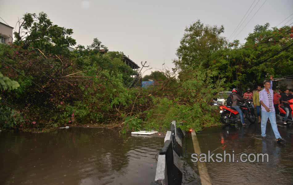 Heavy rains disrupt Hyderabad - Sakshi14