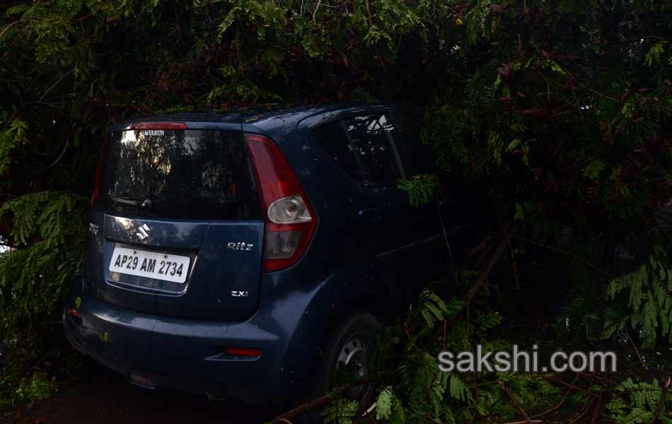 Heavy rains disrupt Hyderabad - Sakshi16