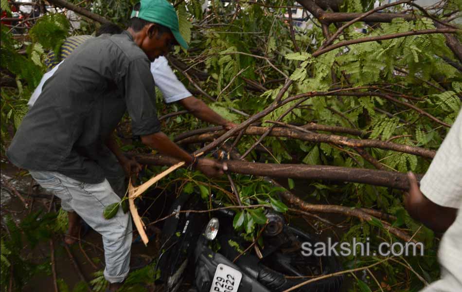 Heavy rains disrupt Hyderabad - Sakshi20