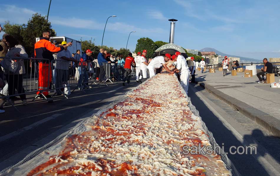 Italy Longest Pizza2