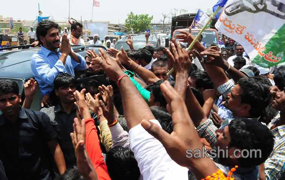 YS Jagan to console Lakshmipuram wall collapse victims families - Sakshi1