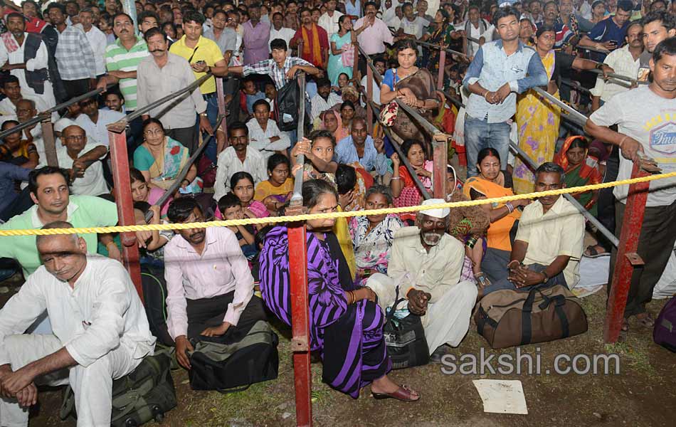 Thousands of asthma patients take fish prasadam in Hyderabad4