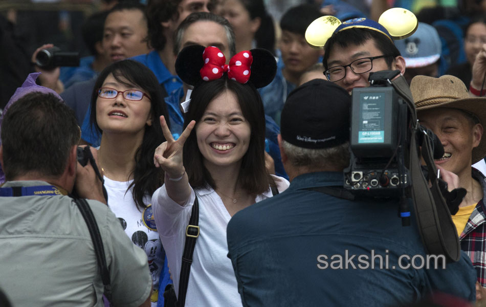 mickey and donald to entertain chinese soon3