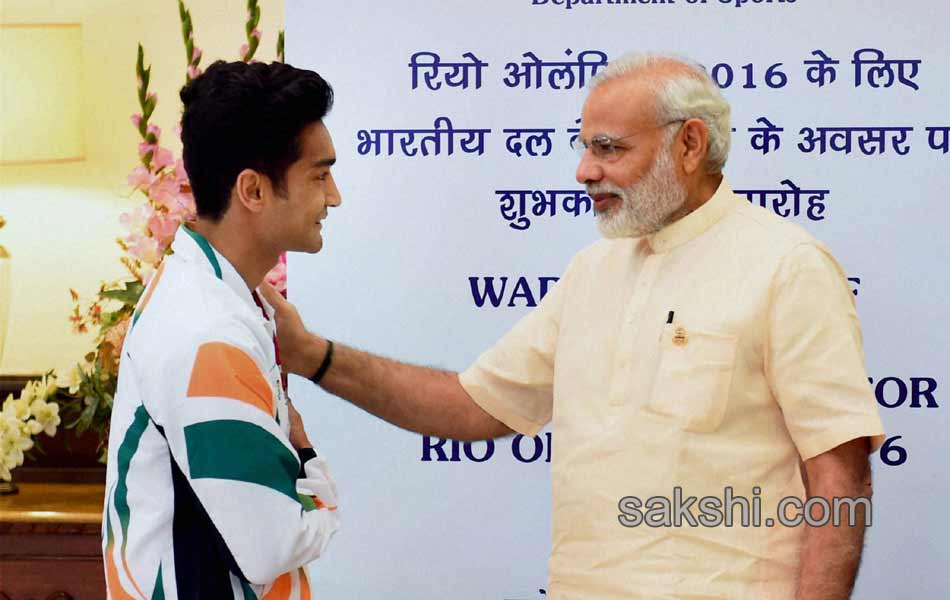 Rio Olympics 2016 Narendra Modi gives send off to Indian contingents - Sakshi8