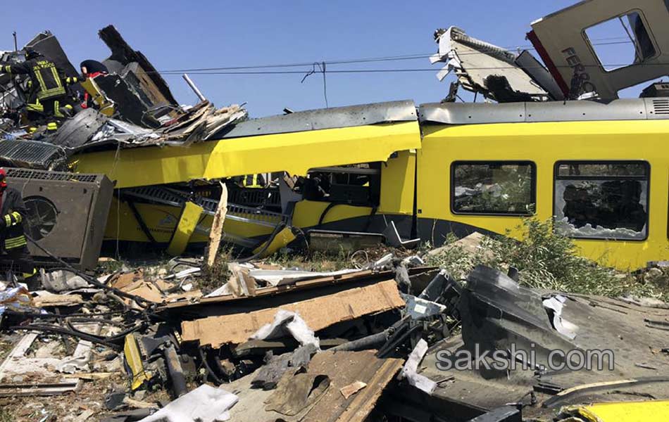 Italy Train Crash5