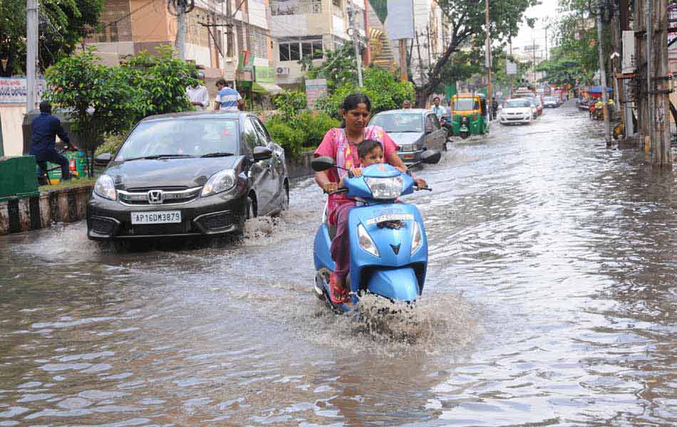 heavy rain in vijayawada - Sakshi3