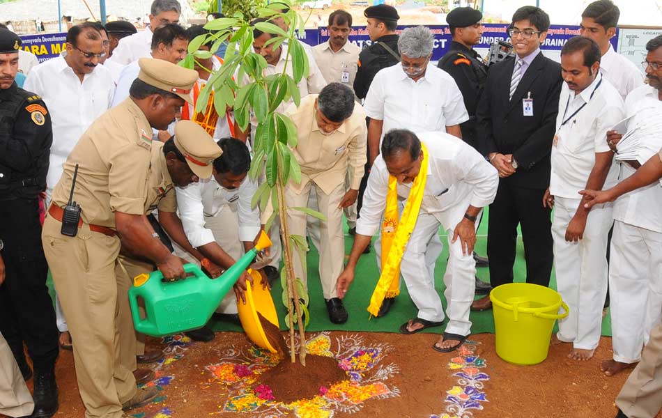 cm at srisailam - Sakshi3