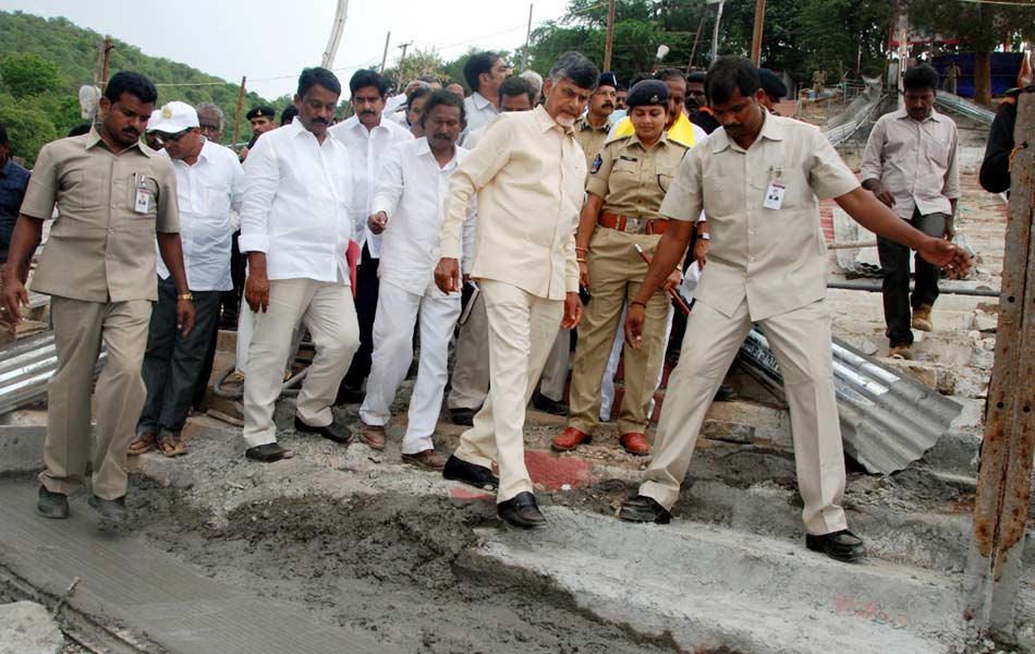 cm at srisailam - Sakshi5