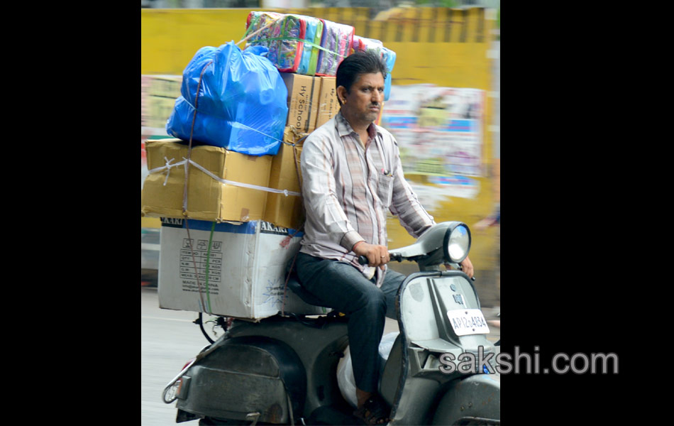 two wheelers with heavy luggage1