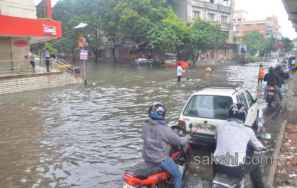 heavy rain in hyderabad - Sakshi6