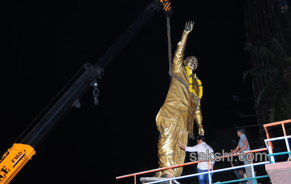 Ysr statue removed at Vijayawada police control room - Sakshi14