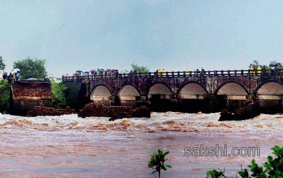 Mahad Poladpur bridge was washed away - Sakshi2