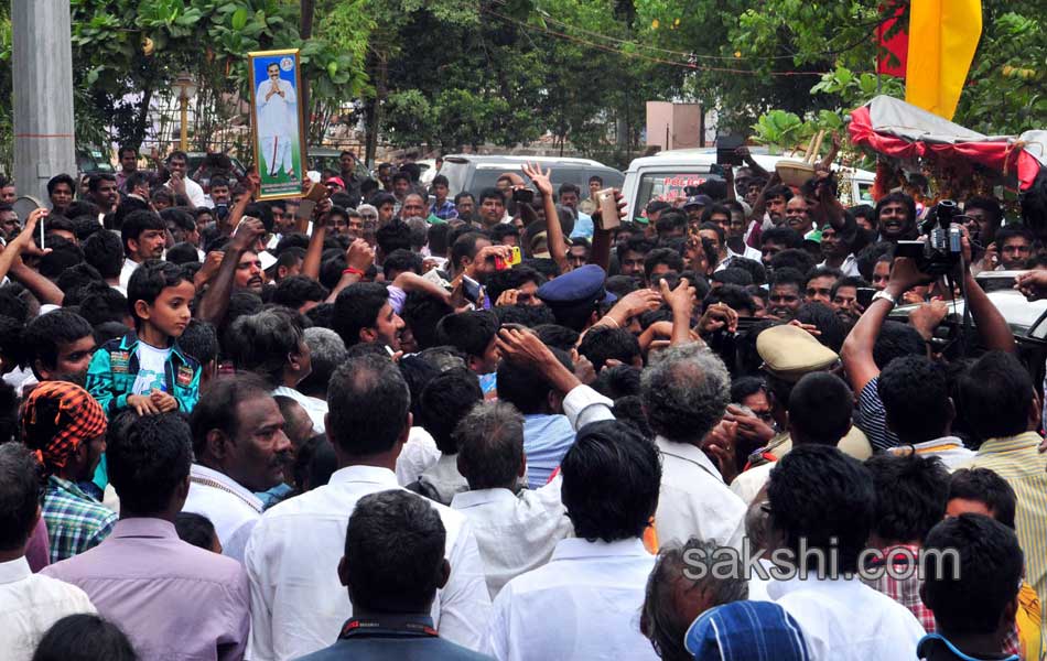 ys jagan mohan reddy in krishna pushkaralu - Sakshi16