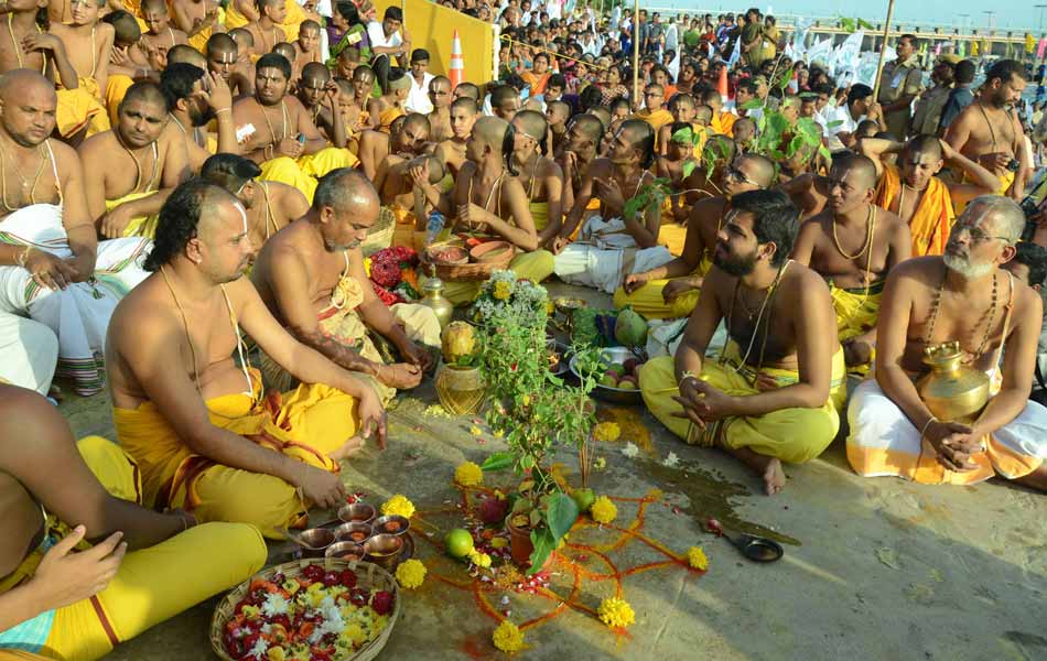 Devotees puskara baths at Seethanagaram ghats under super vision of China jeeyar swami12