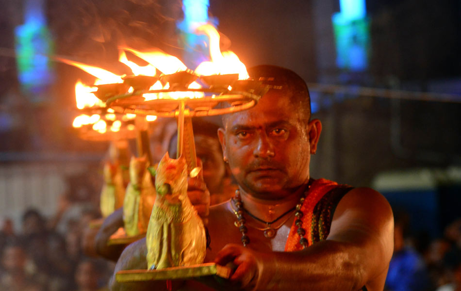 Devotees prayer to Krishna river - Sakshi10