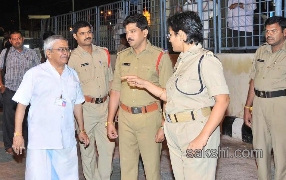 Sri Lankan President takes part in Suprabhata seva at Tirumala temple1