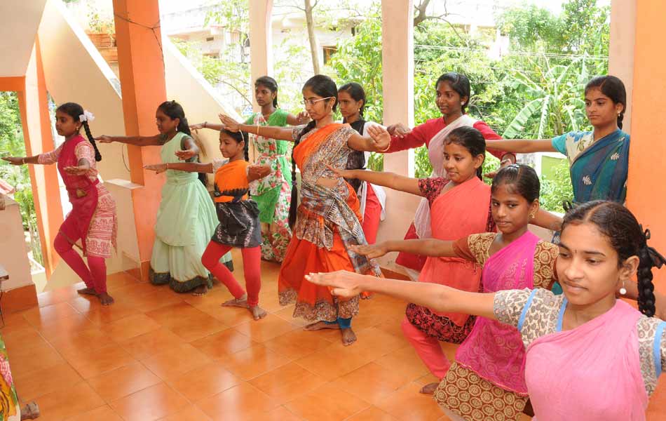 devotees at krishnamma8