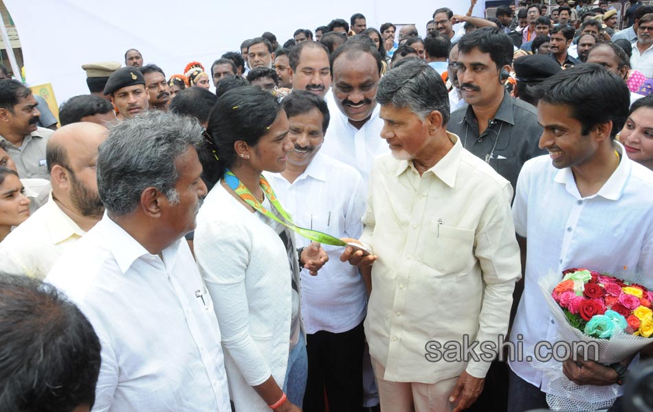 grand welcome to pv sindhu gopichand in ap7