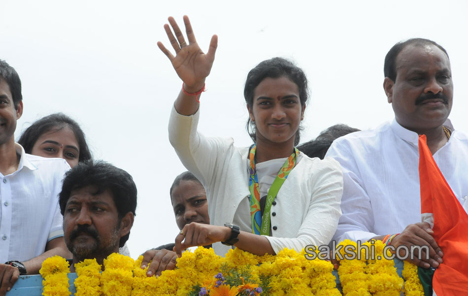 grand welcome to pv sindhu gopichand in ap9