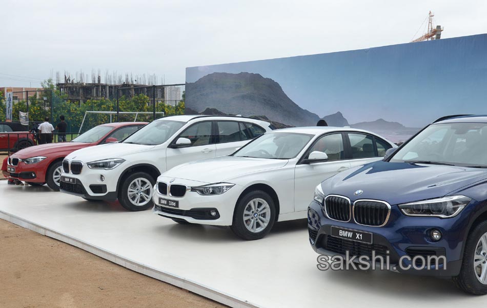 PV Sindhu Sakshi Malik  Dipa Karmakar receive BMW cars  Sachin Tendulkar lauds tr o9