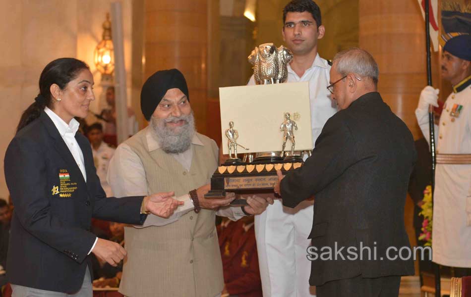 President Pranab Mukherjee confers PV Sindhu  Sakshi Malik  Dipa Karmakar Jitu Rai with Khel Ratna18