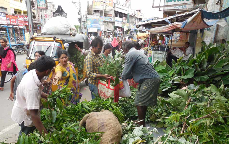 Shopping feast in streets13