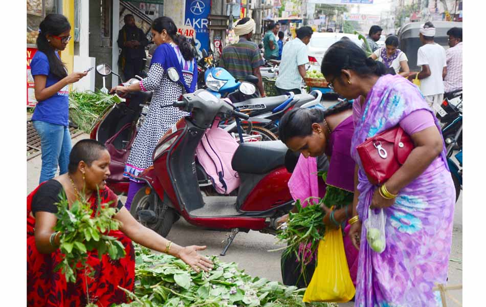 Shopping feast in streets17