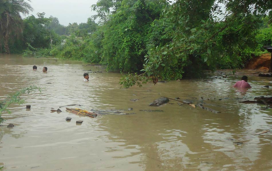 heavy rains in guntur district - Sakshi4