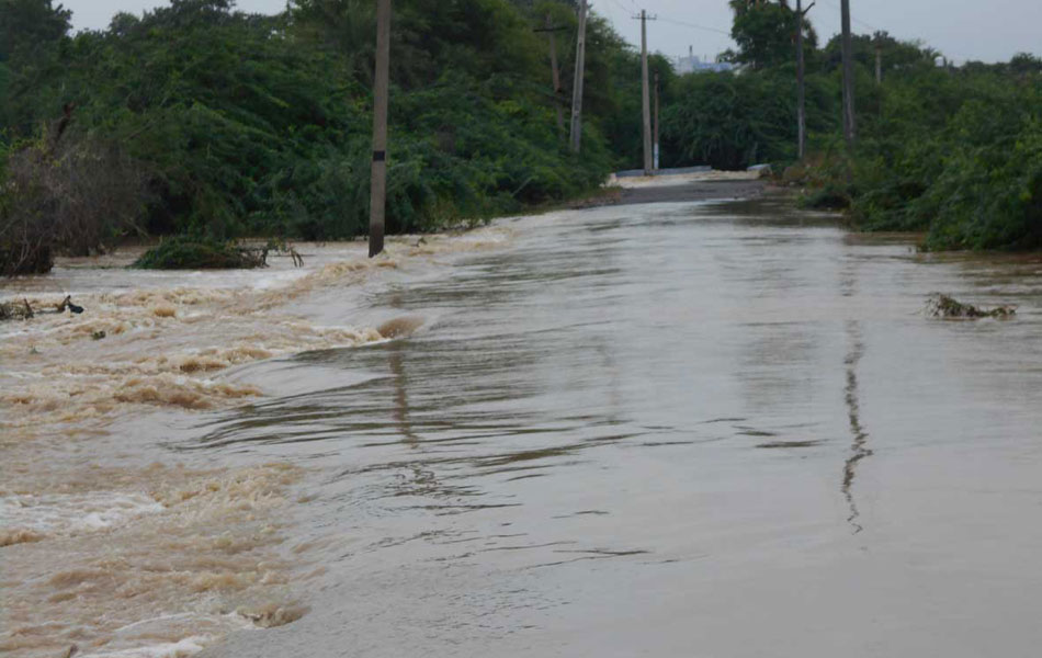 heavy rains in guntur district - Sakshi8