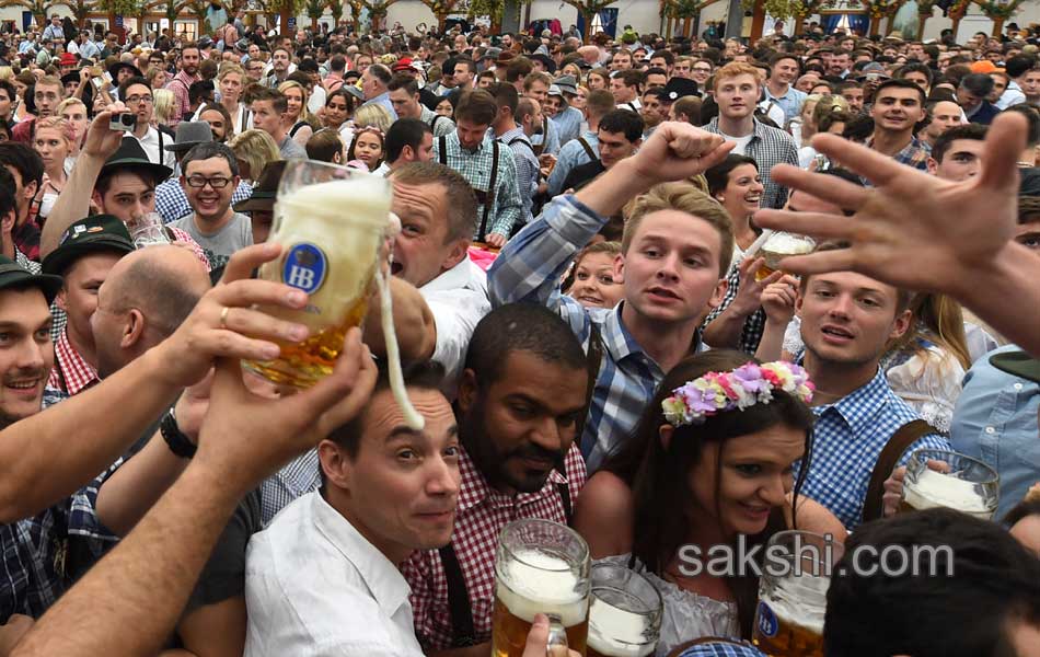 Visitors enjoys the Oktoberfest beer festival in Munich  Germany17