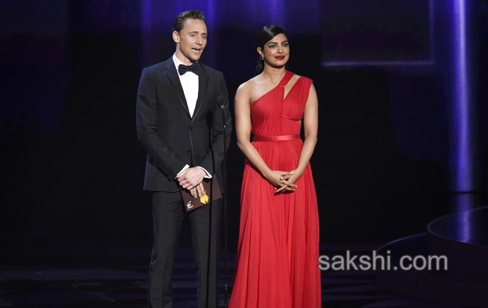 Priyanka chopra presents Emmy Awards2