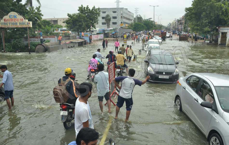 huge rains in Hyderabd - Sakshi28