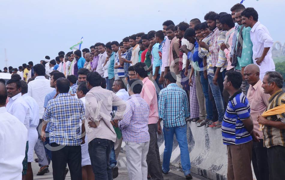 YS Jagan Tour in Guntur District Floods Area - Sakshi11