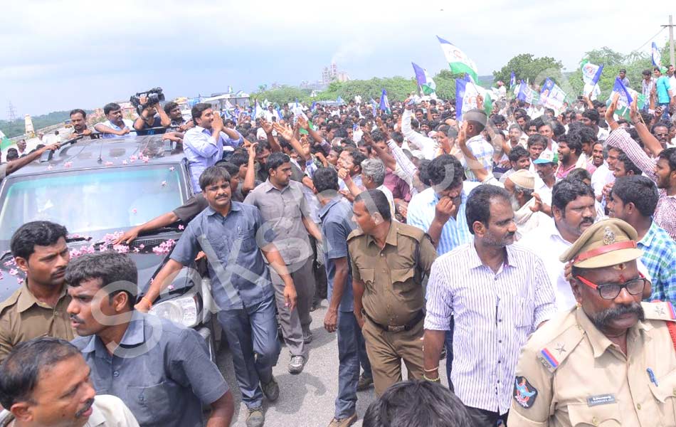 YS Jagan Tour in Guntur District Floods Area - Sakshi12