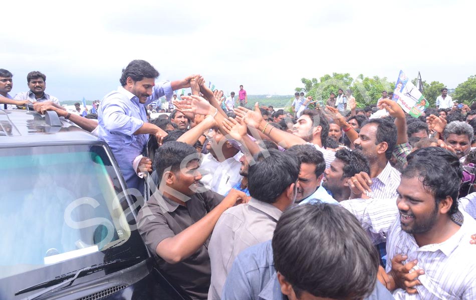 YS Jagan Tour in Guntur District Floods Area - Sakshi10