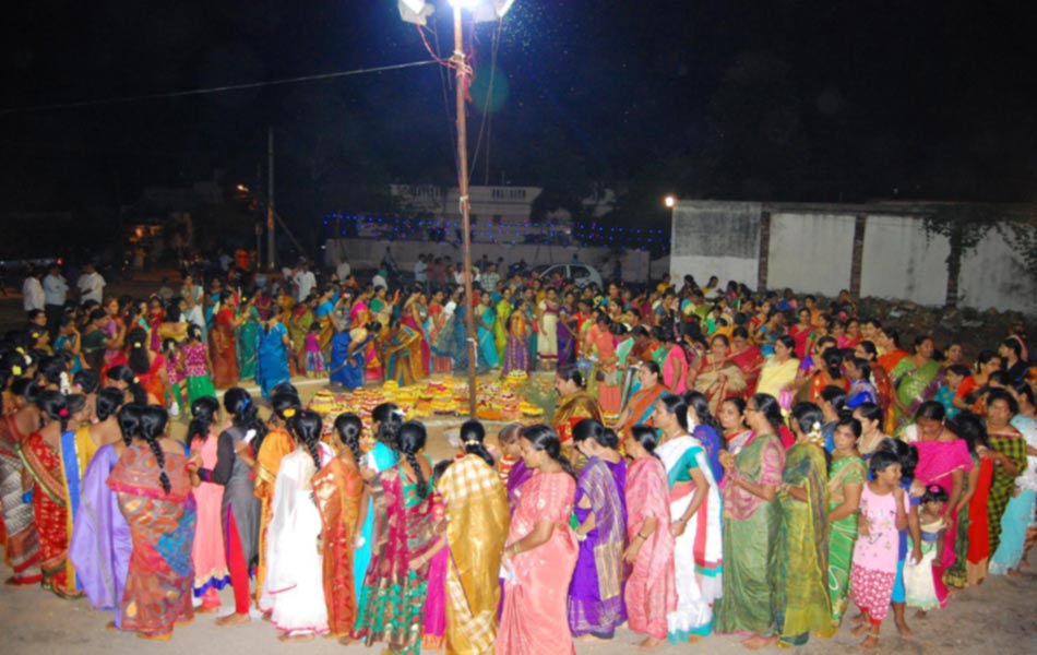 bathukamma festival in nalgonda - Sakshi1