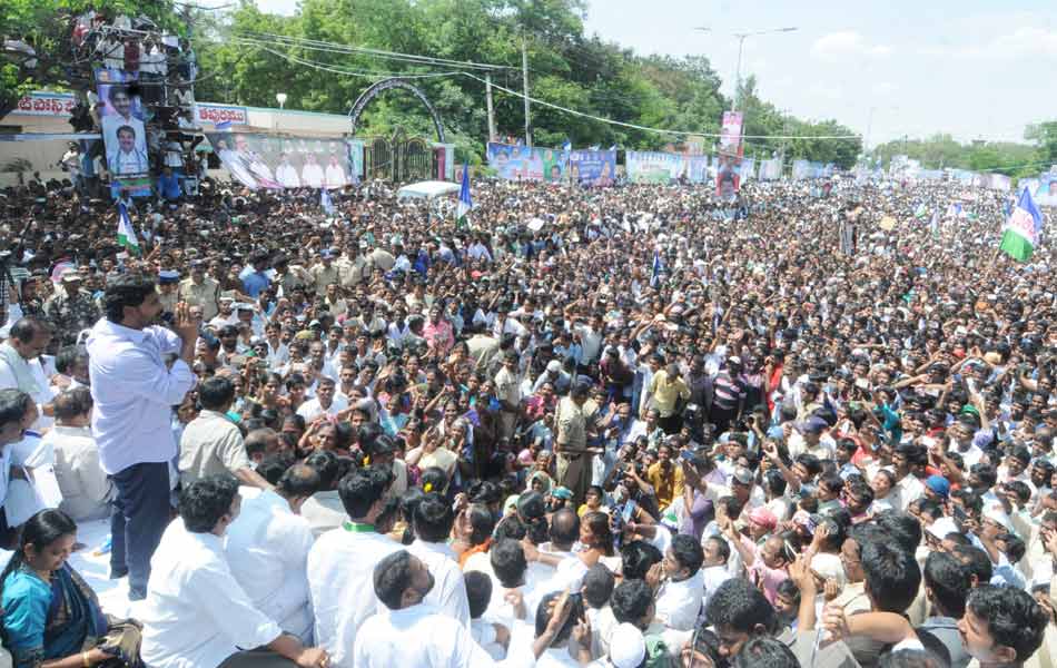 maha dharna in anantapur - Sakshi2