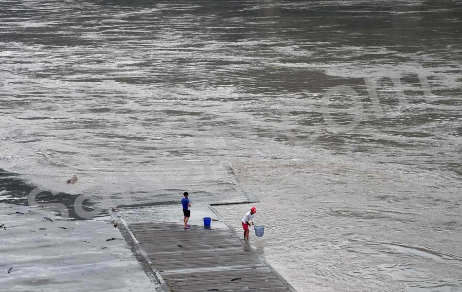 powerful typhoon chaba barrels toward japan13