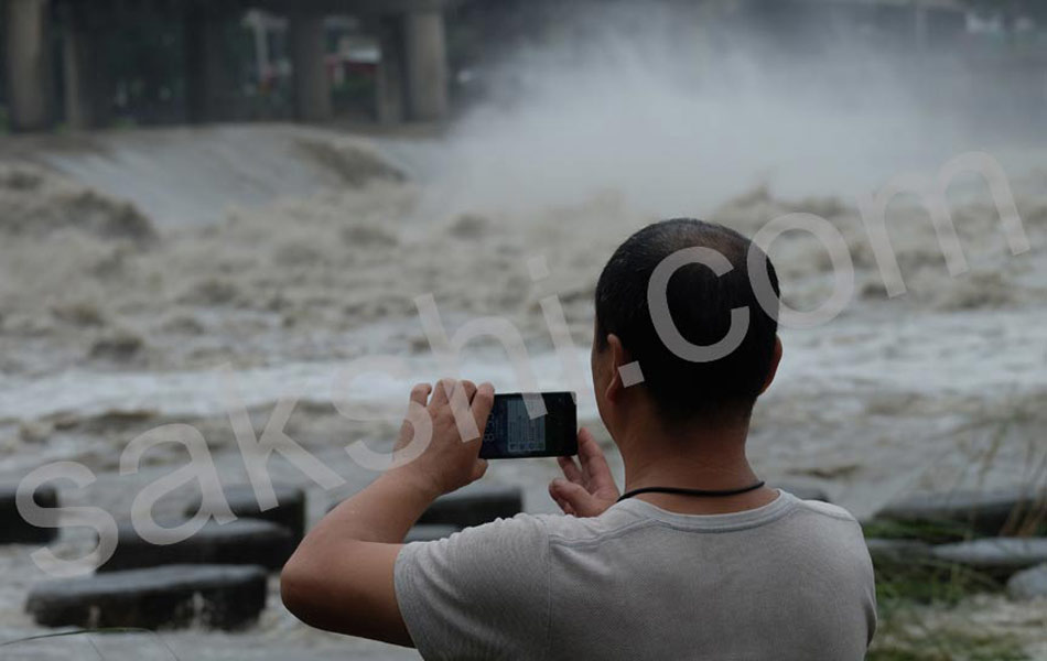 powerful typhoon chaba barrels toward japan14