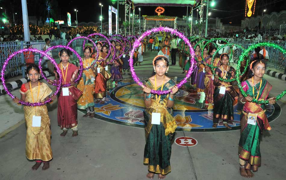 dance in muthyapu pandiri seva3