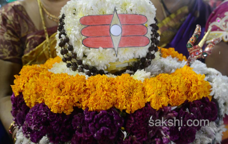 bathukamma festival in Hussain Sagar12