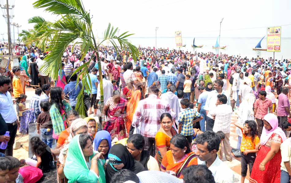 huge crowds to rottela panduga festival1