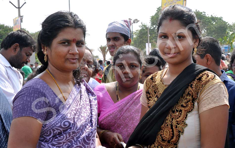 huge crowds to rottela panduga festival15