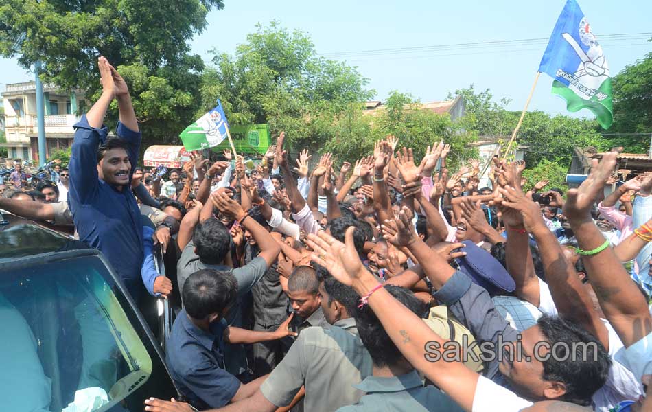 YS Jagan tour in Thunduru - Sakshi25