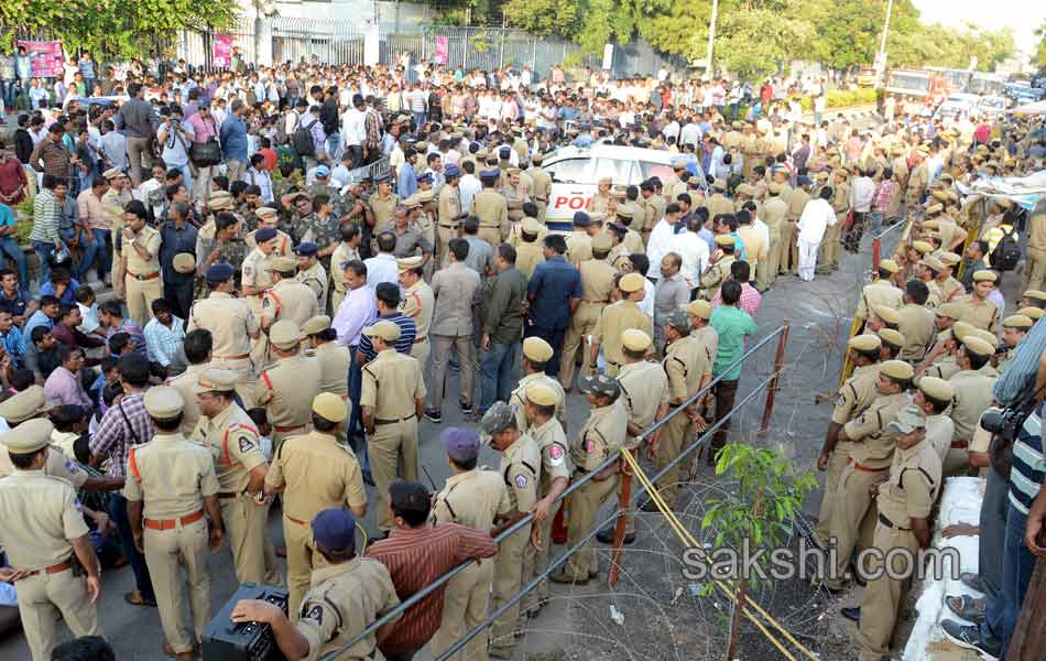 Home guards stage dharna to press for job regularisation18